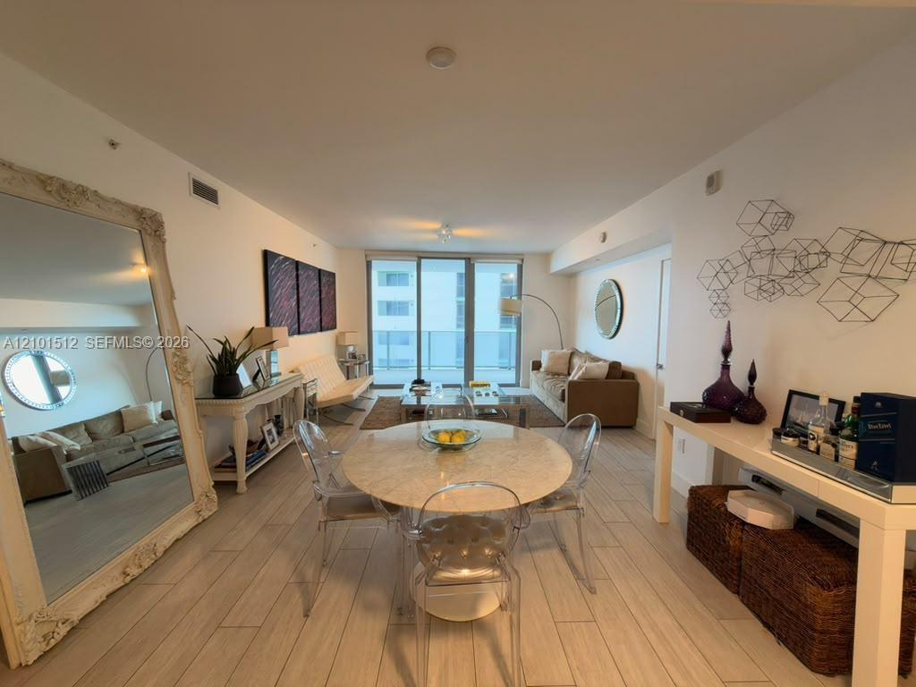 488 NE 18th Street gallery image #6