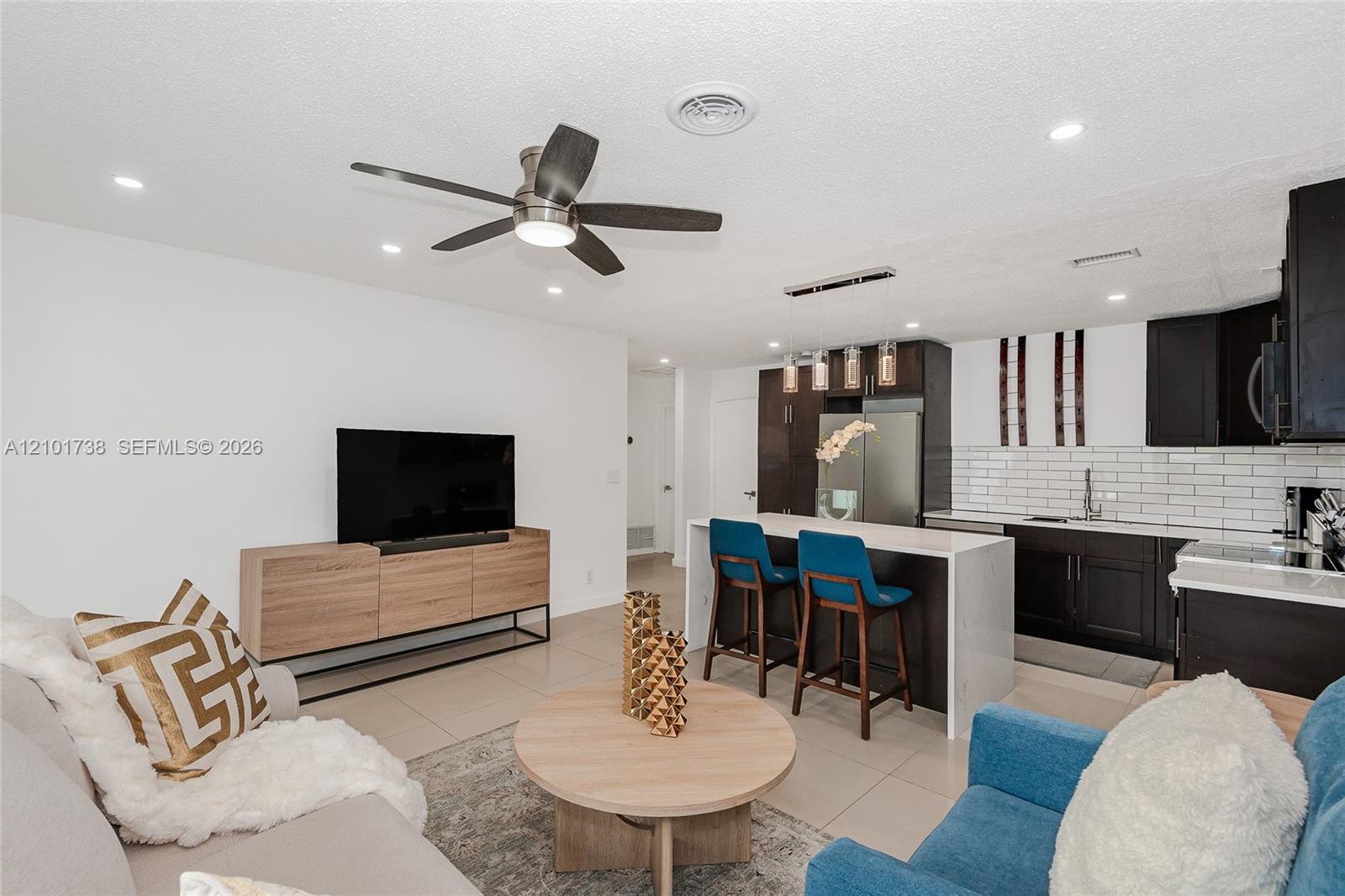 711 SW 14th Court gallery image #1