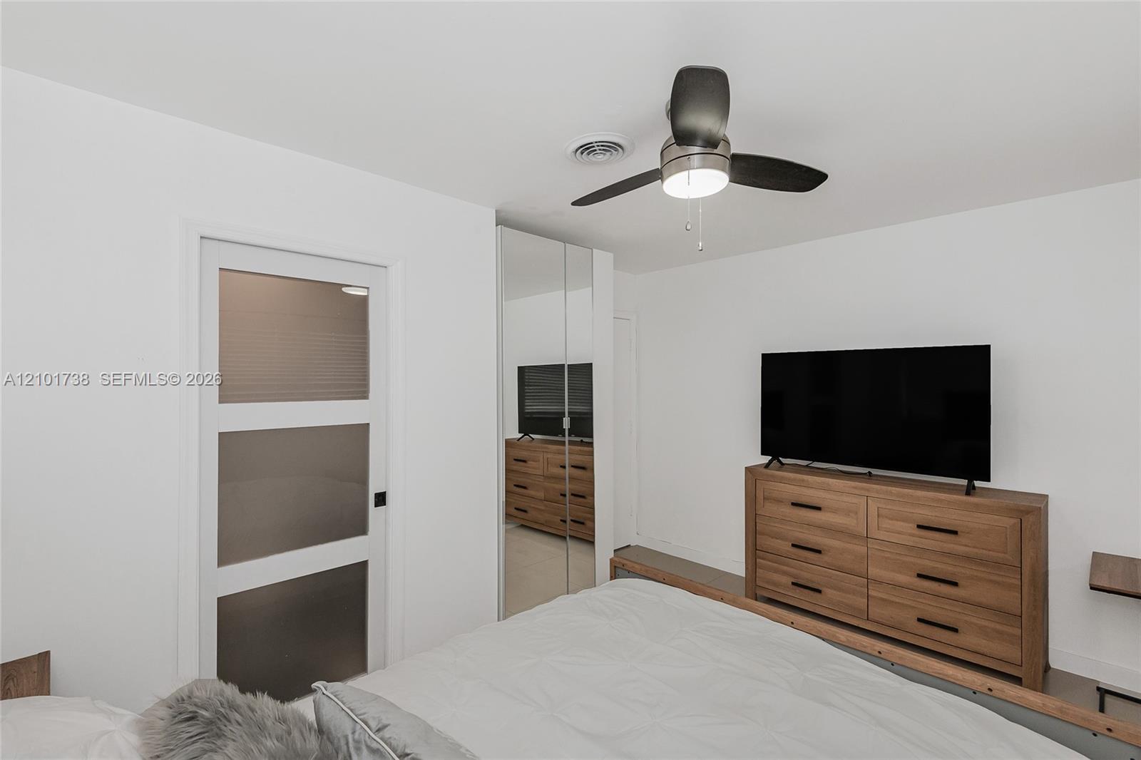 711 SW 14th Court gallery image #11