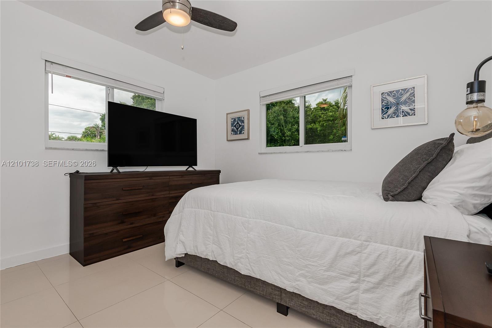 711 SW 14th Court gallery image #13