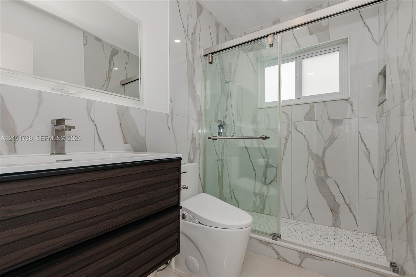 711 SW 14th Court gallery image #15
