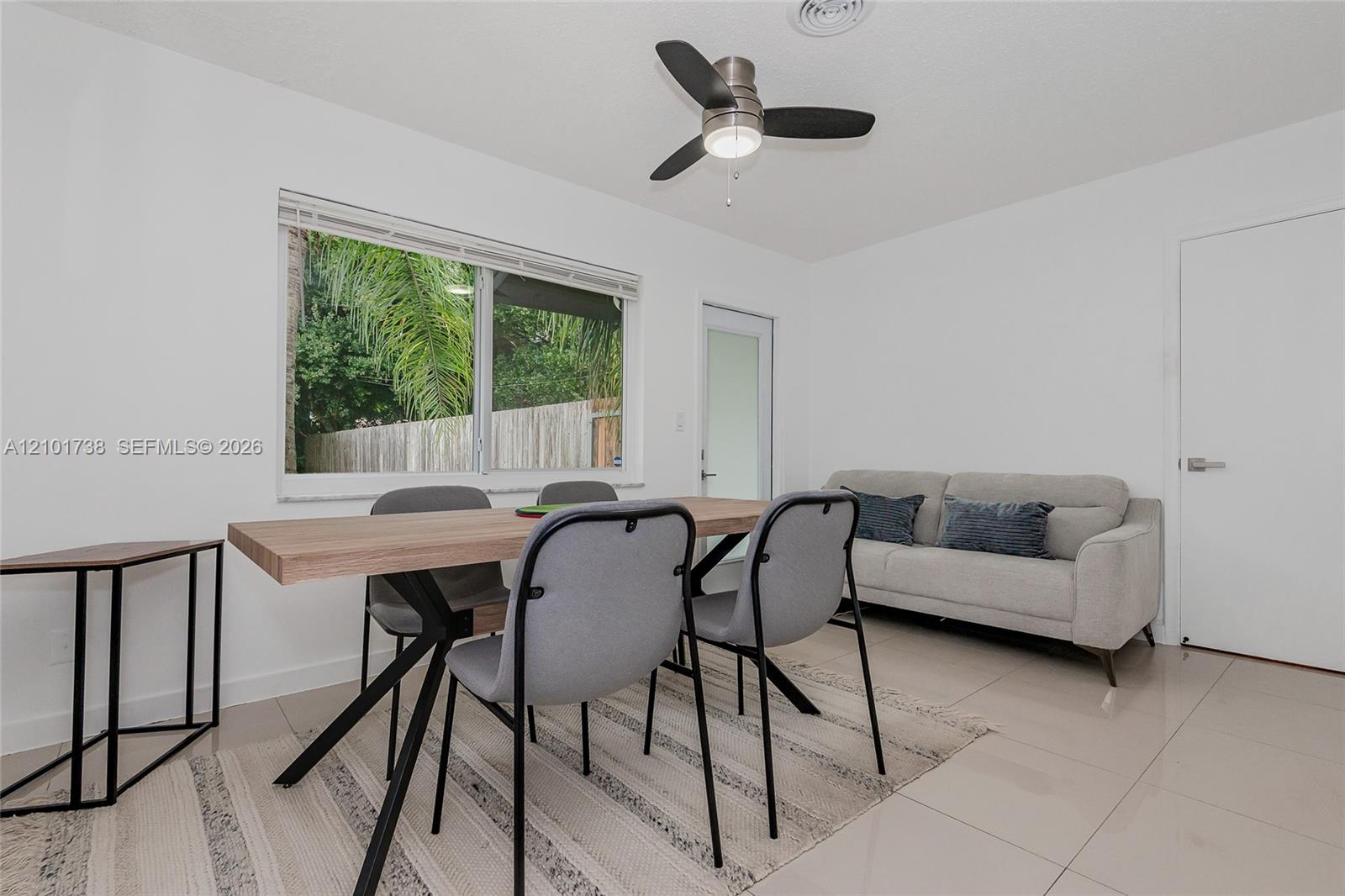 711 SW 14th Court gallery image #16
