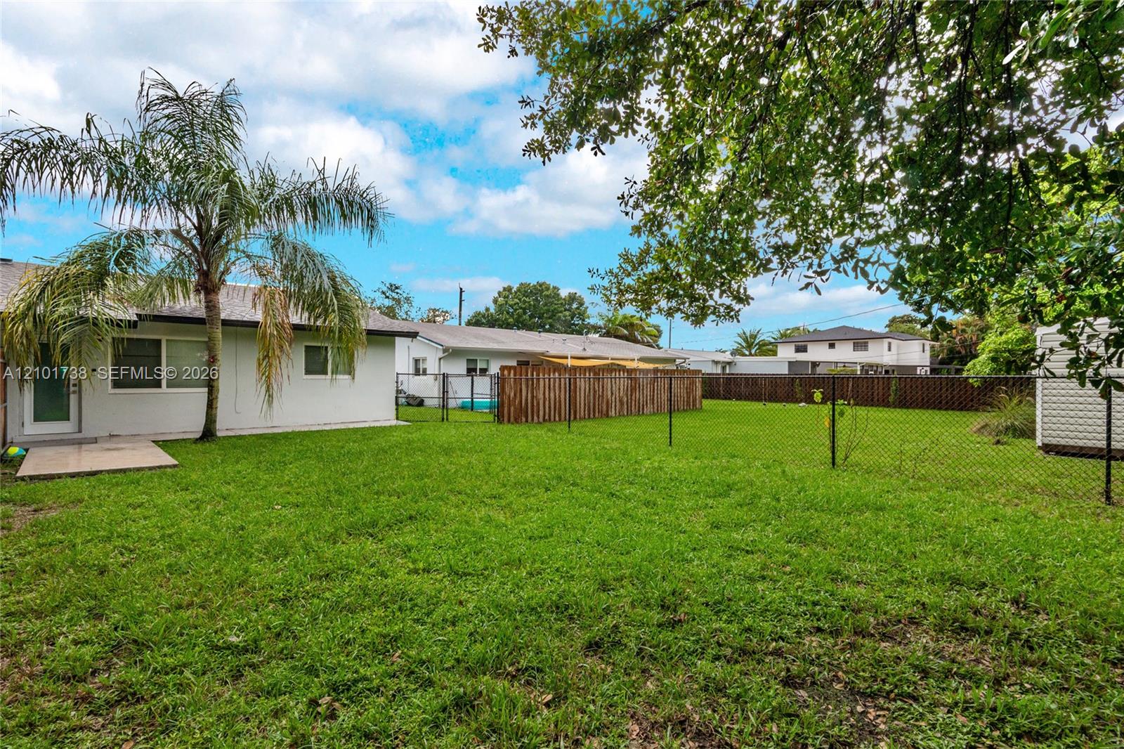 711 SW 14th Court gallery image #19