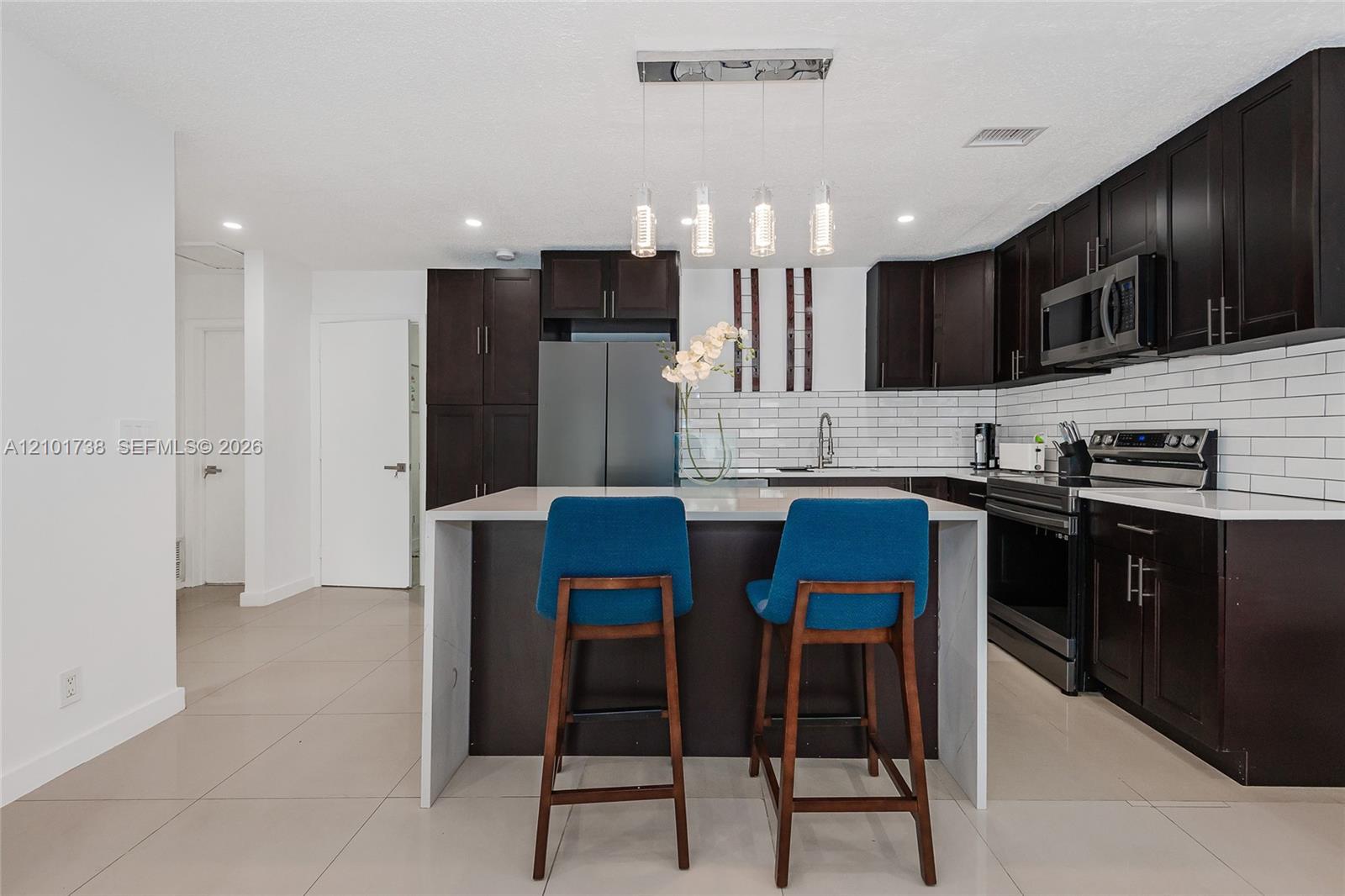 711 SW 14th Court gallery image #4