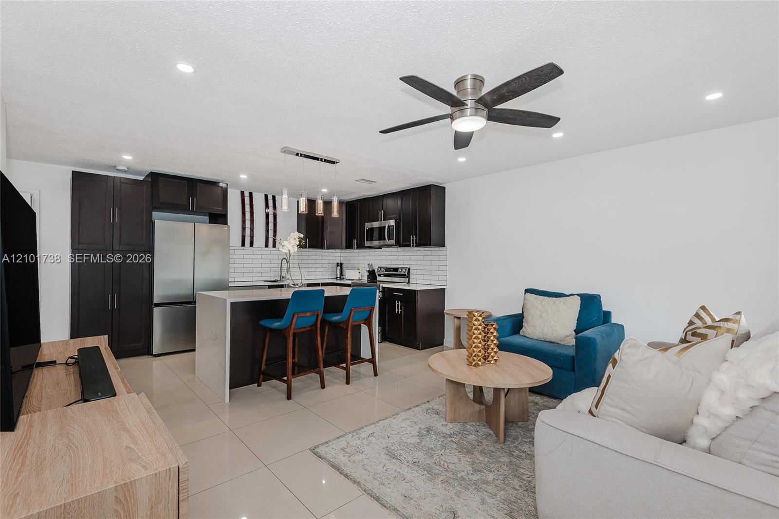 711 SW 14th Court gallery image #5