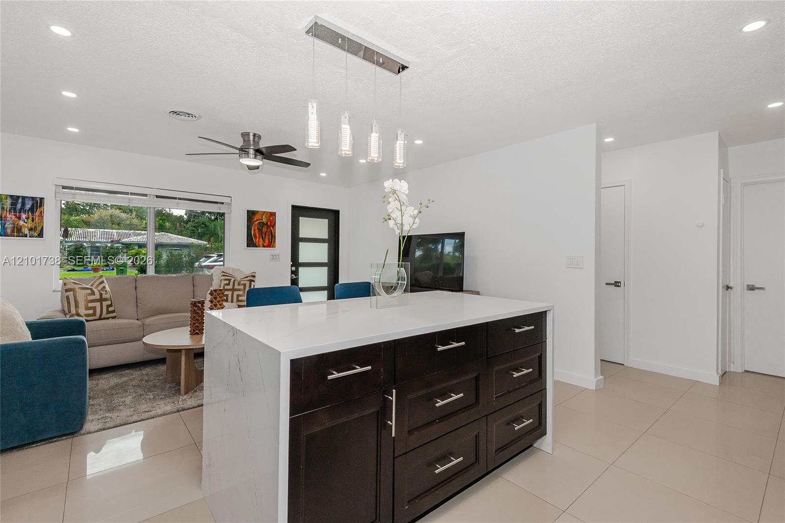 711 SW 14th Court gallery image #7