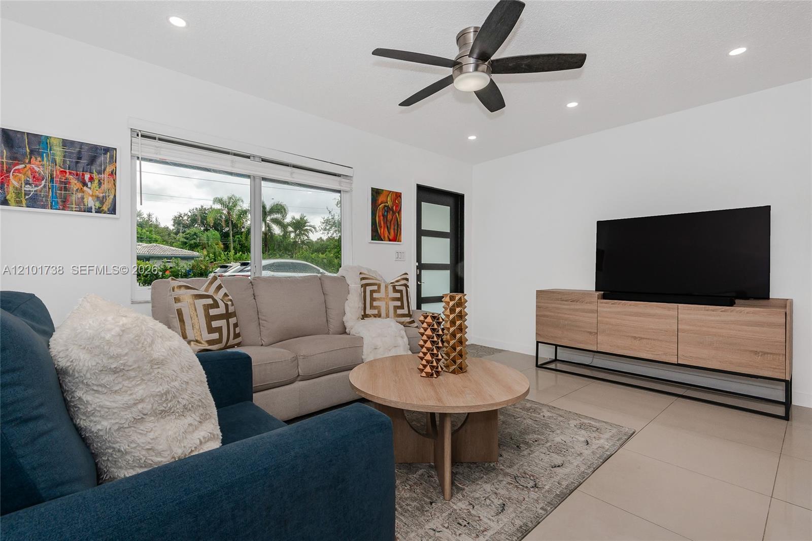 711 SW 14th Court gallery image #8