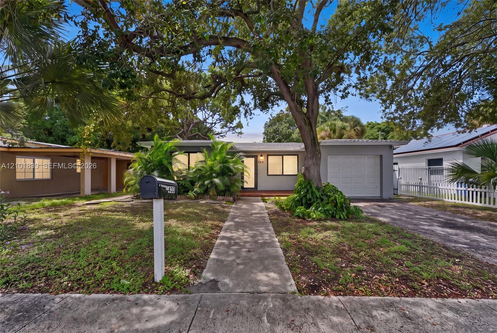 433 NW 15th Way gallery image #1