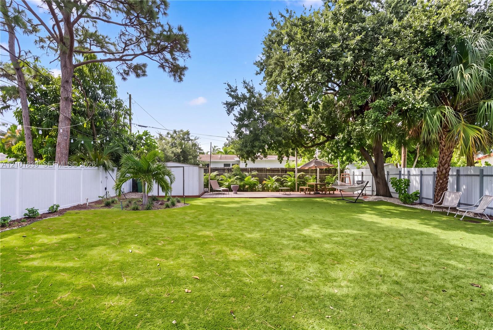 433 NW 15th Way gallery image #19