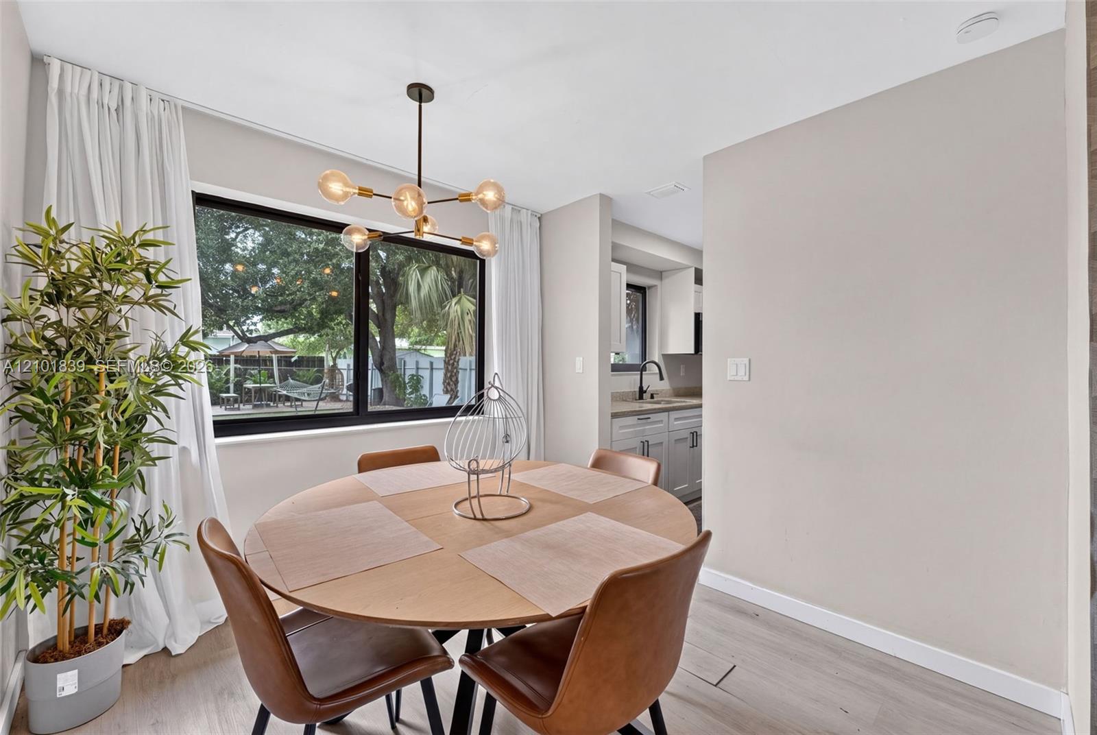 433 NW 15th Way gallery image #9
