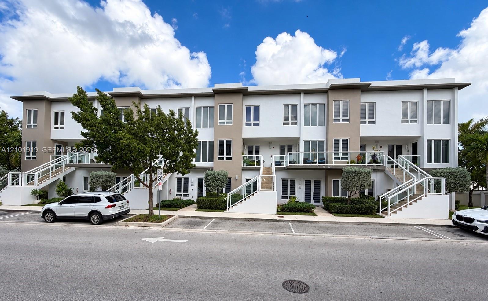 10225 NW 63rd Terrace gallery image #1