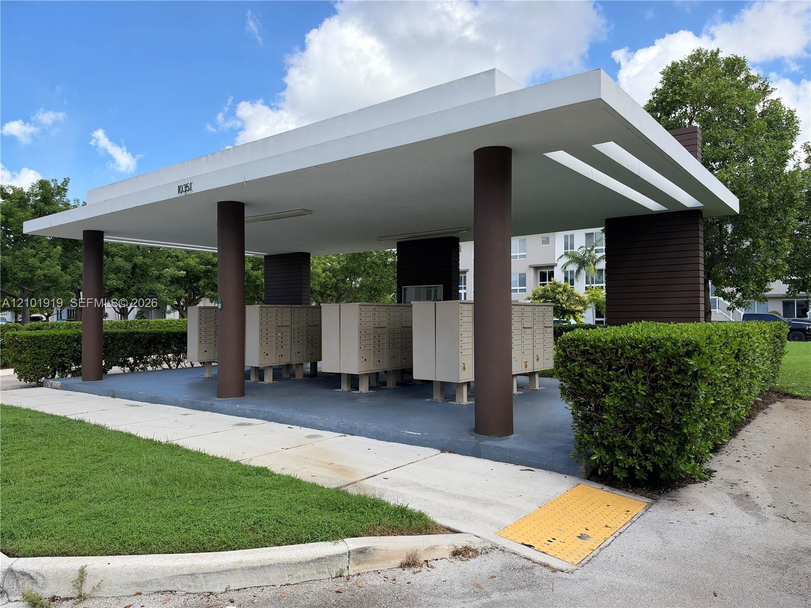 10225 NW 63rd Terrace gallery image #28