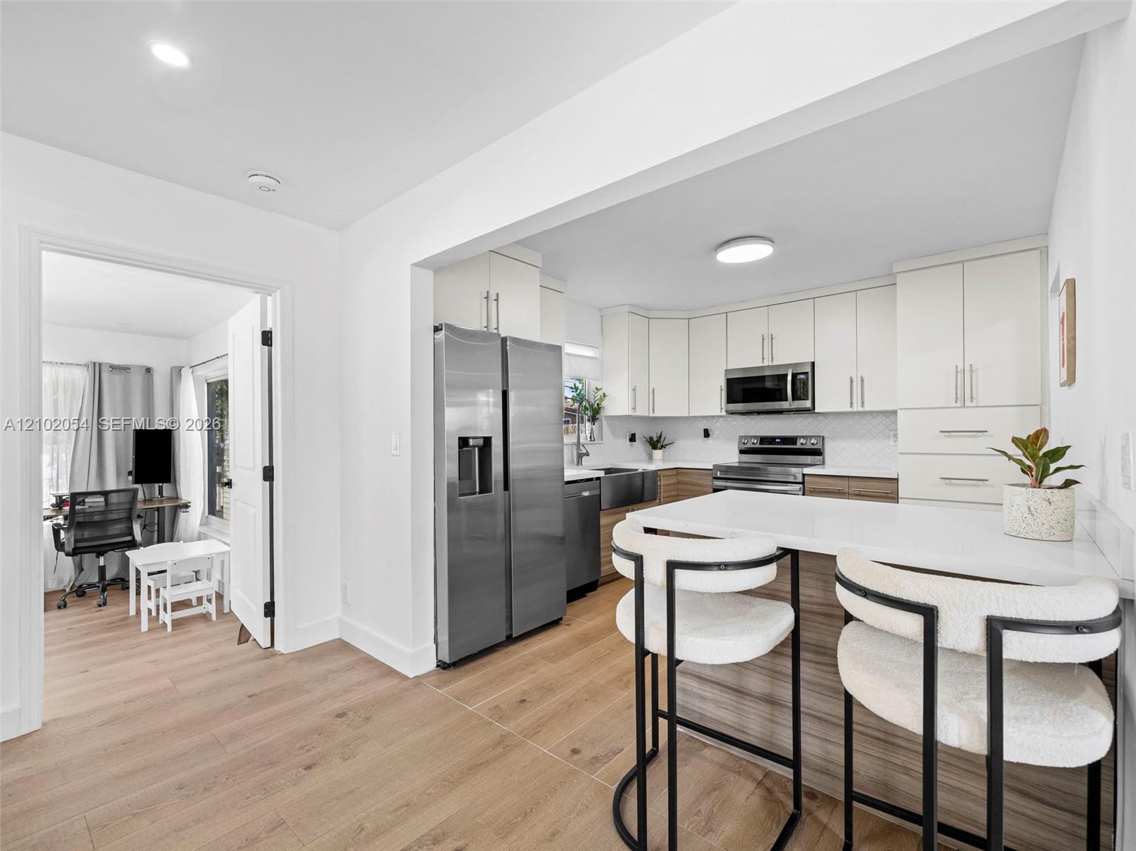 231 SW 28th Terrace gallery image #10