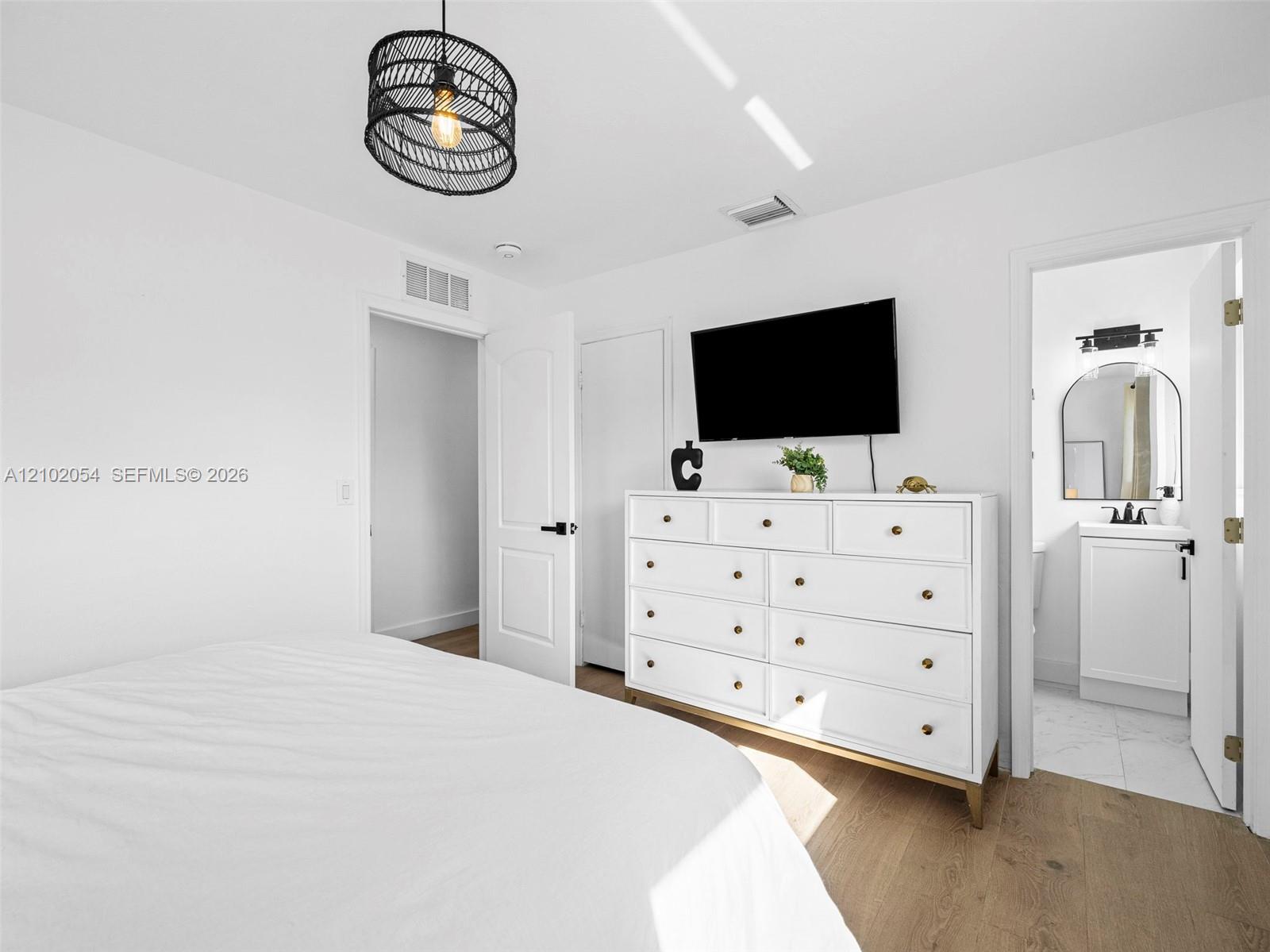 231 SW 28th Terrace gallery image #13