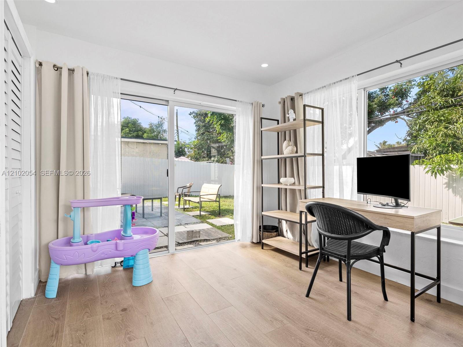 231 SW 28th Terrace gallery image #15