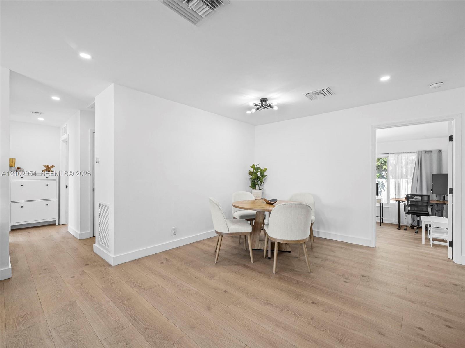 231 SW 28th Terrace gallery image #16