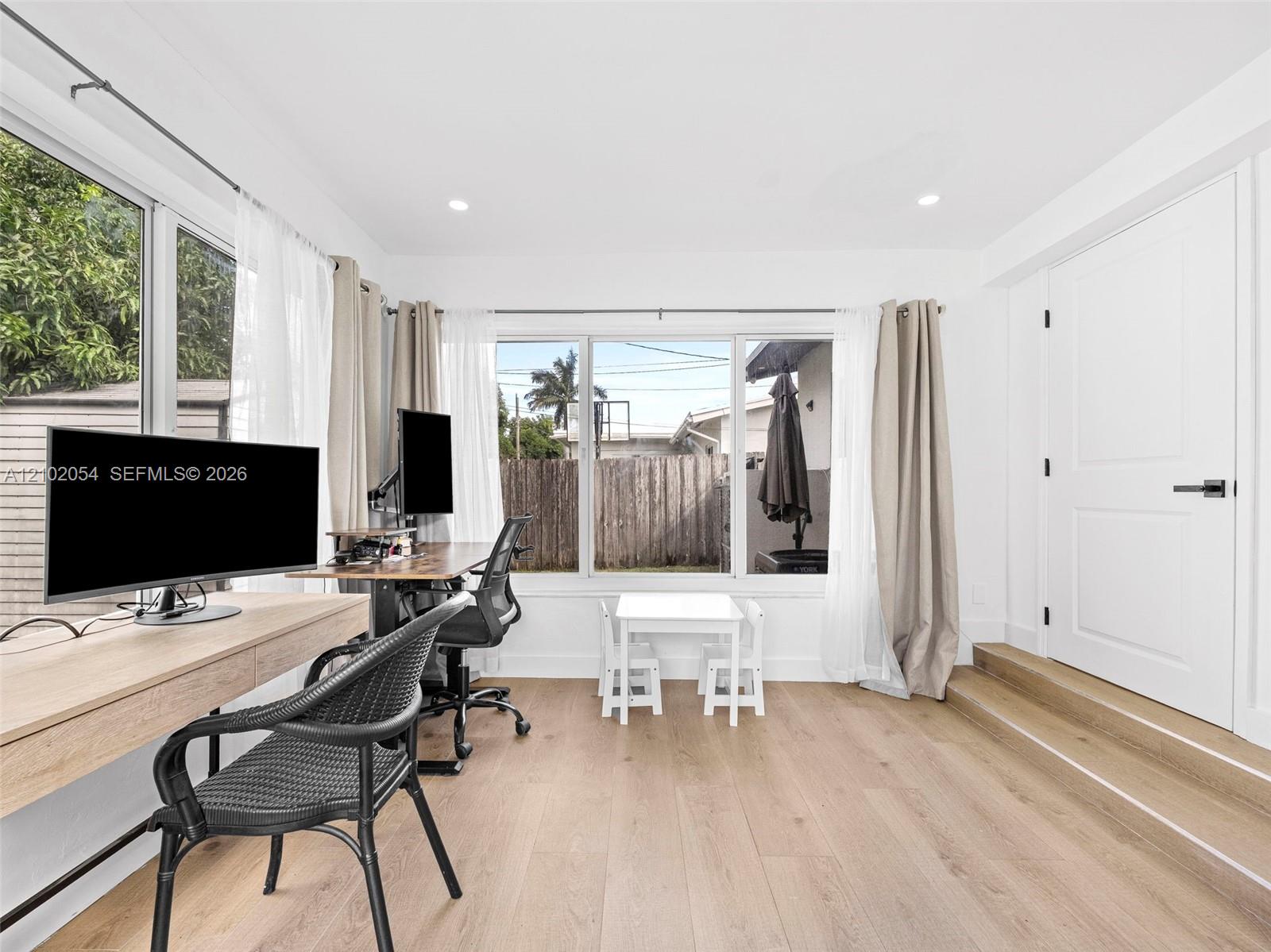 231 SW 28th Terrace gallery image #17