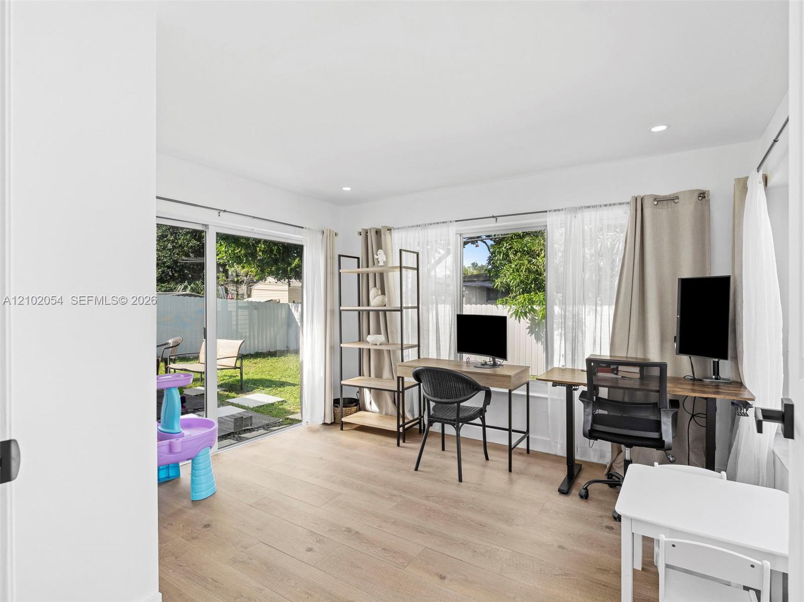 231 SW 28th Terrace gallery image #18