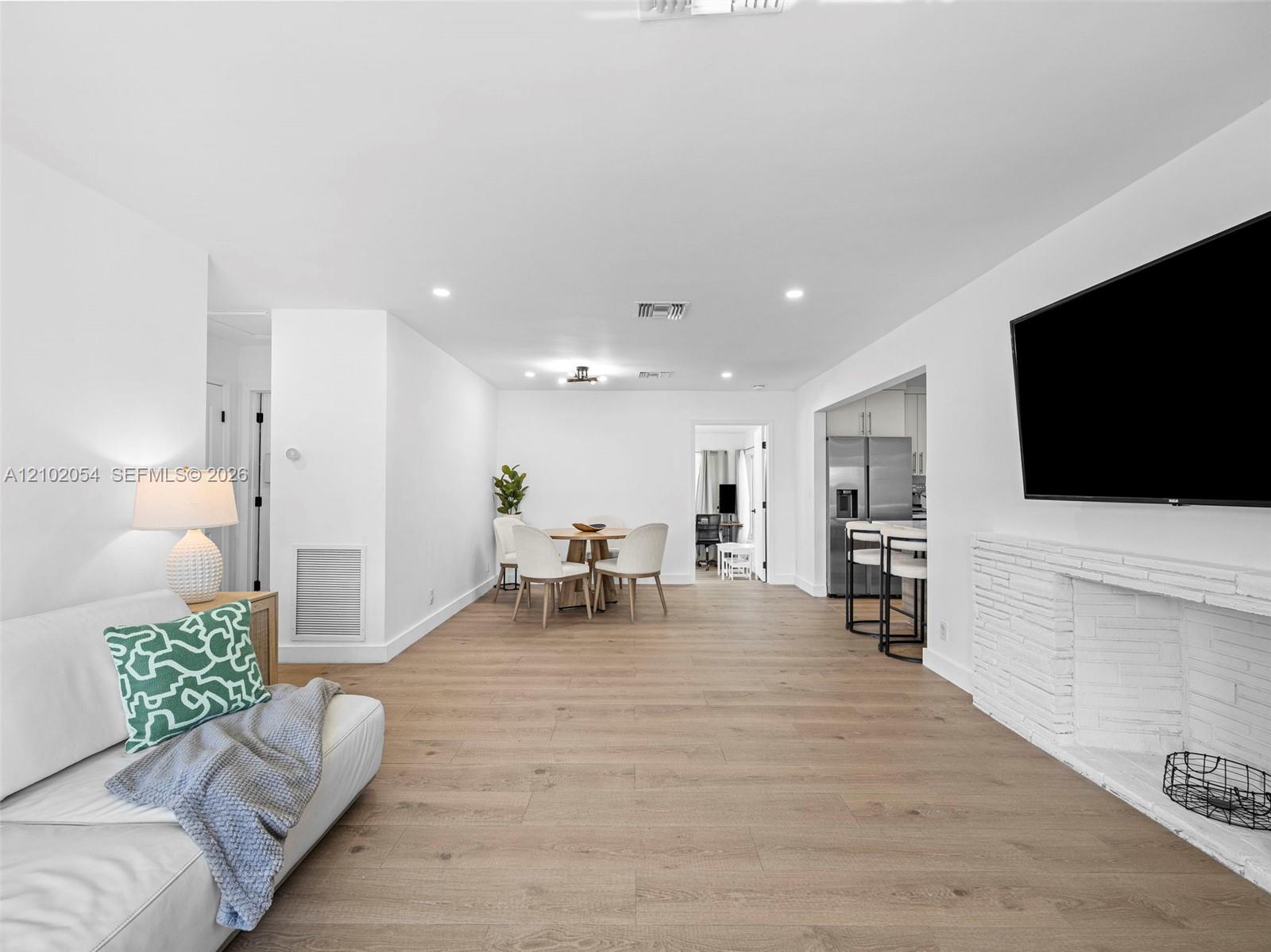 231 SW 28th Terrace gallery image #5