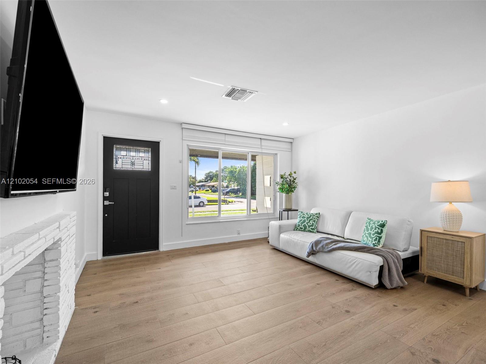 231 SW 28th Terrace gallery image #8