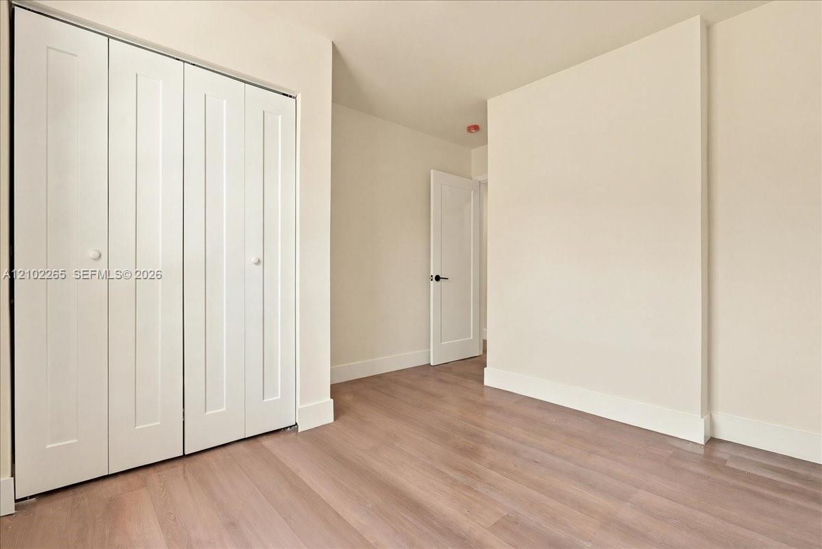 2842 NW 9th Place gallery image #13