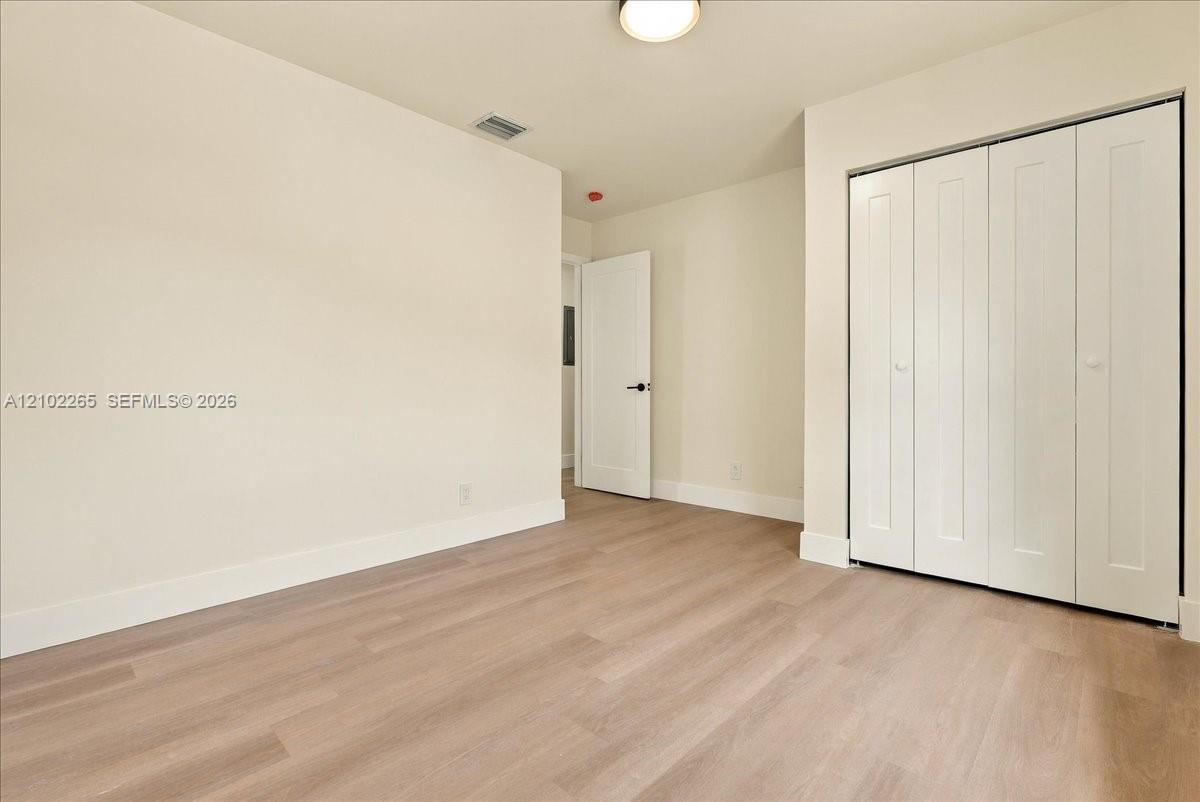 2842 NW 9th Place gallery image #18