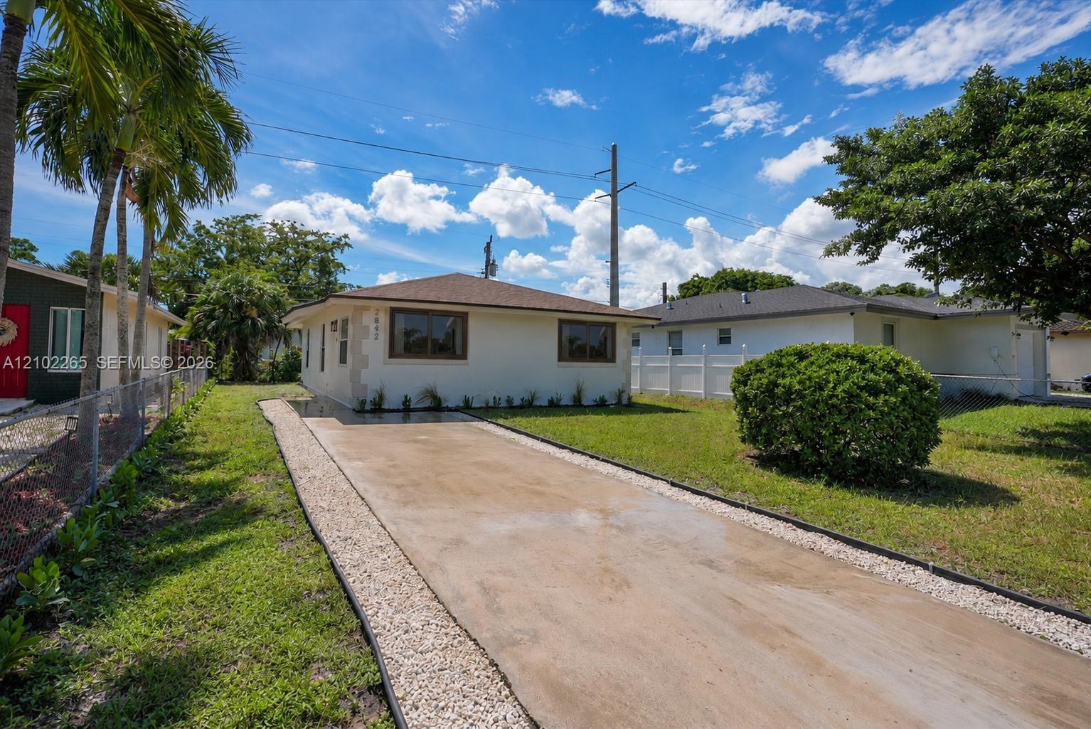 2842 NW 9th Place gallery image #2