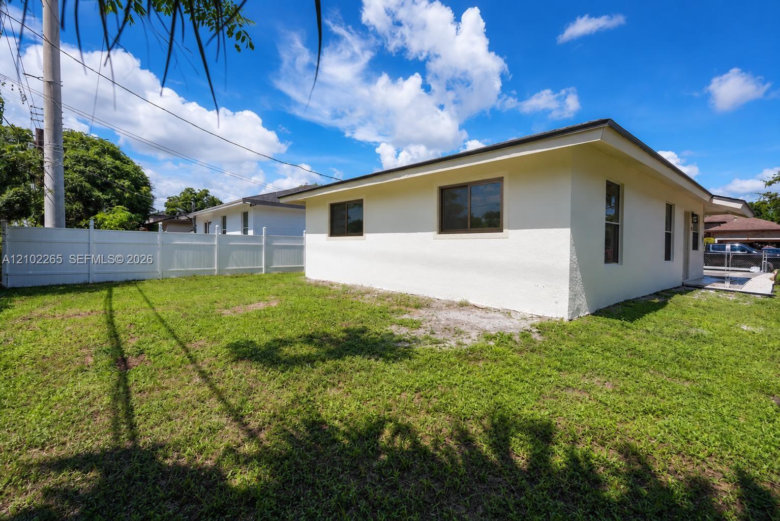 2842 NW 9th Place gallery image #3