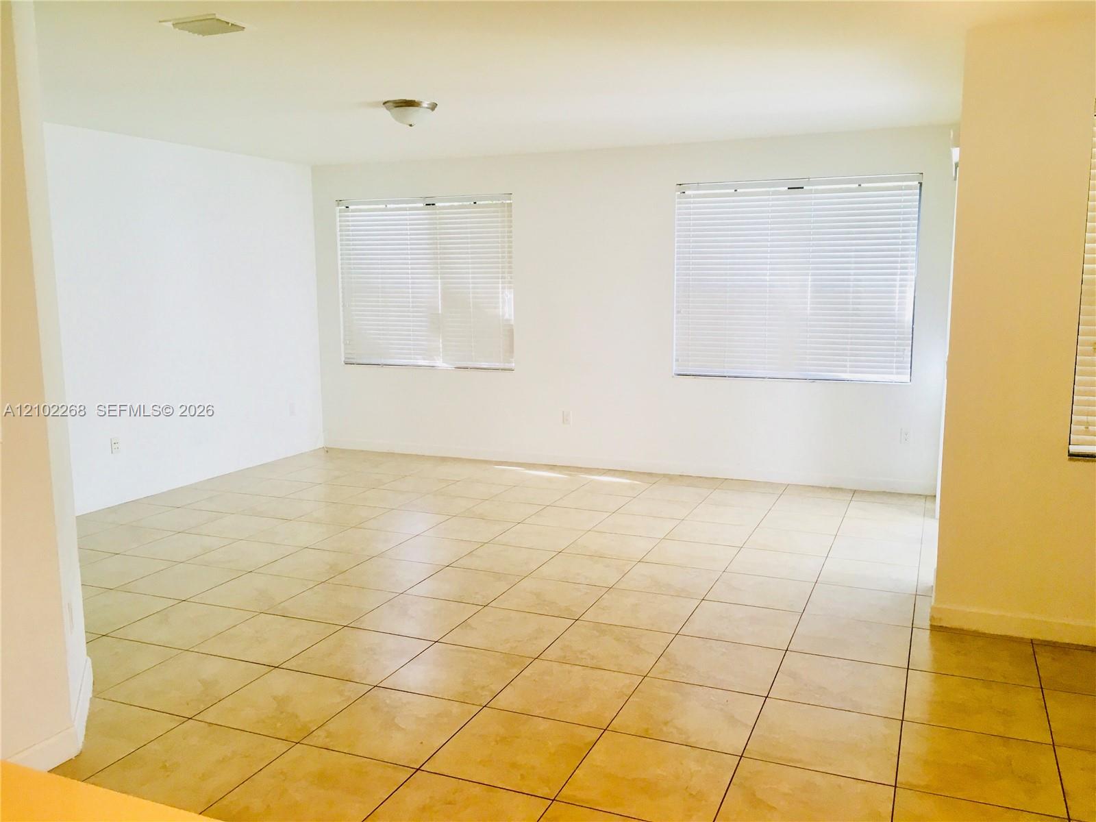 10310 NW 70th Terrace gallery image #12