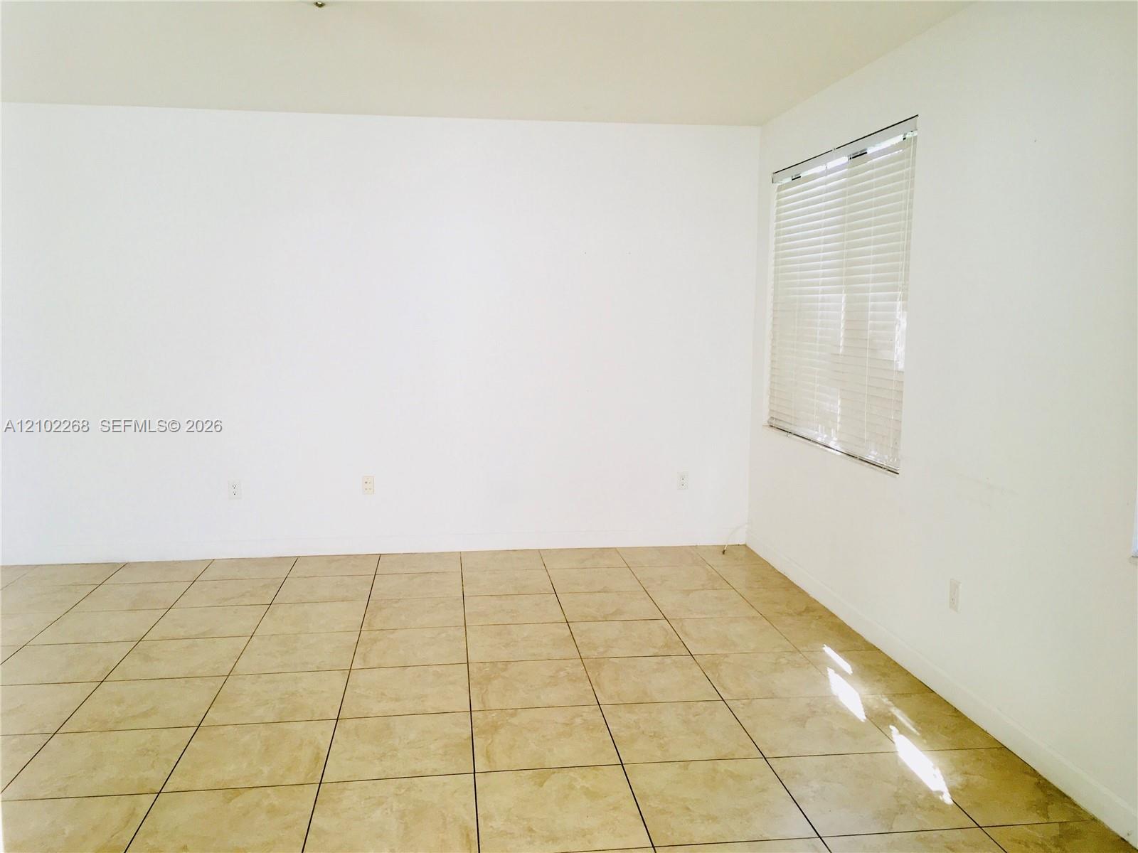 10310 NW 70th Terrace gallery image #13