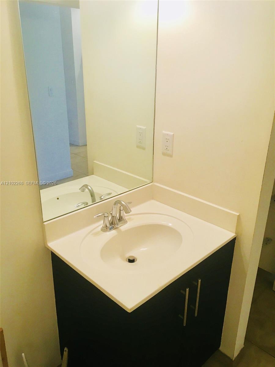 10310 NW 70th Terrace gallery image #14