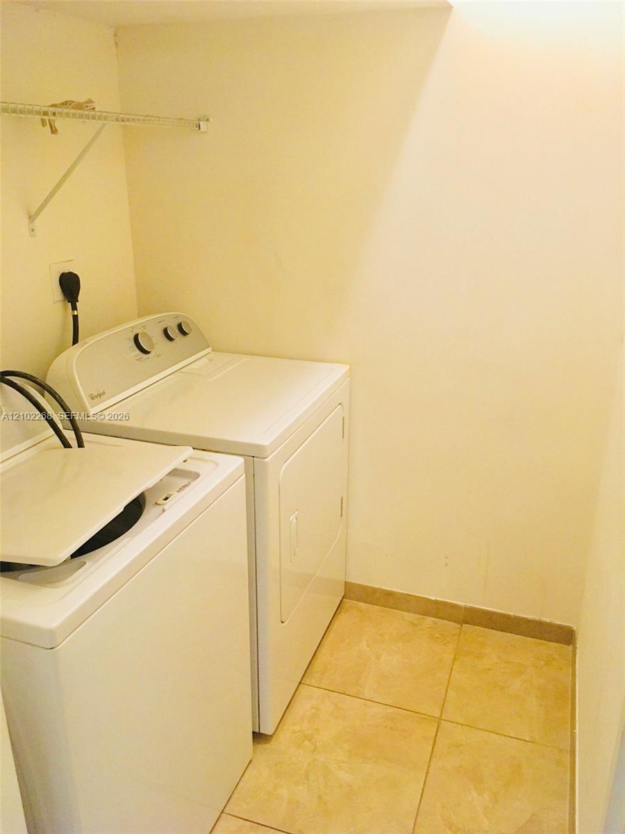 10310 NW 70th Terrace gallery image #16