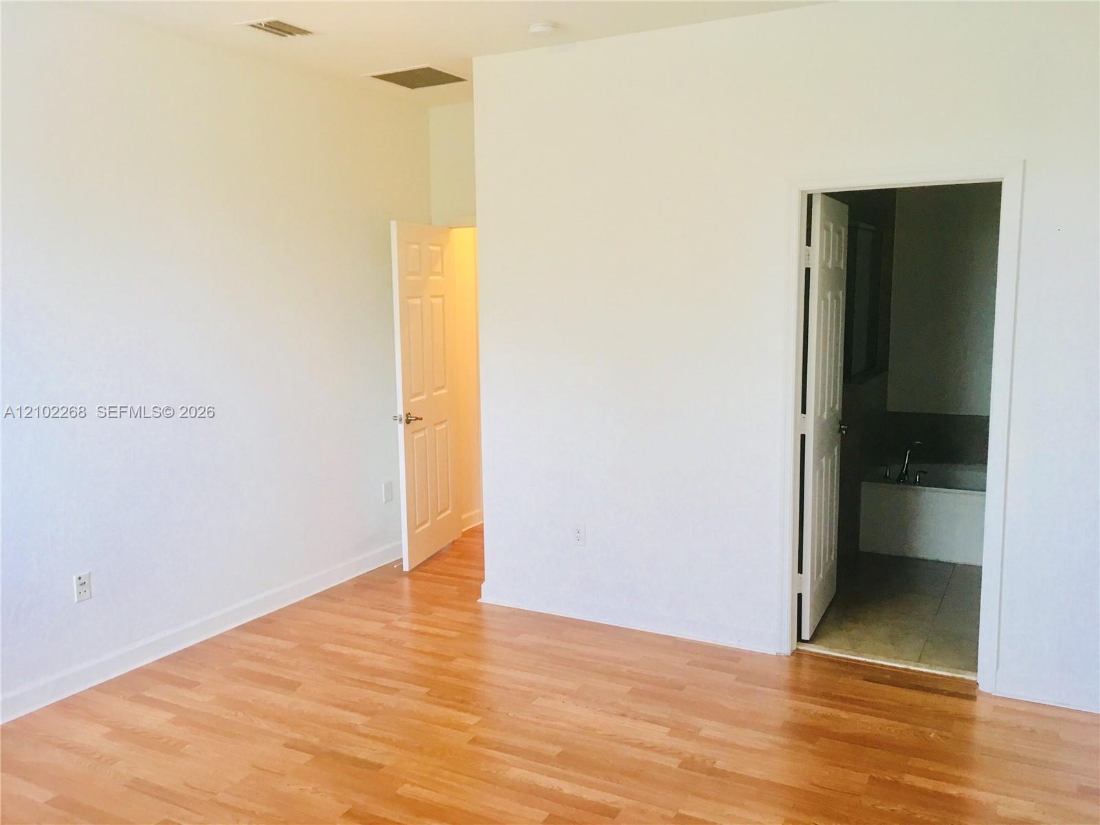 10310 NW 70th Terrace gallery image #18