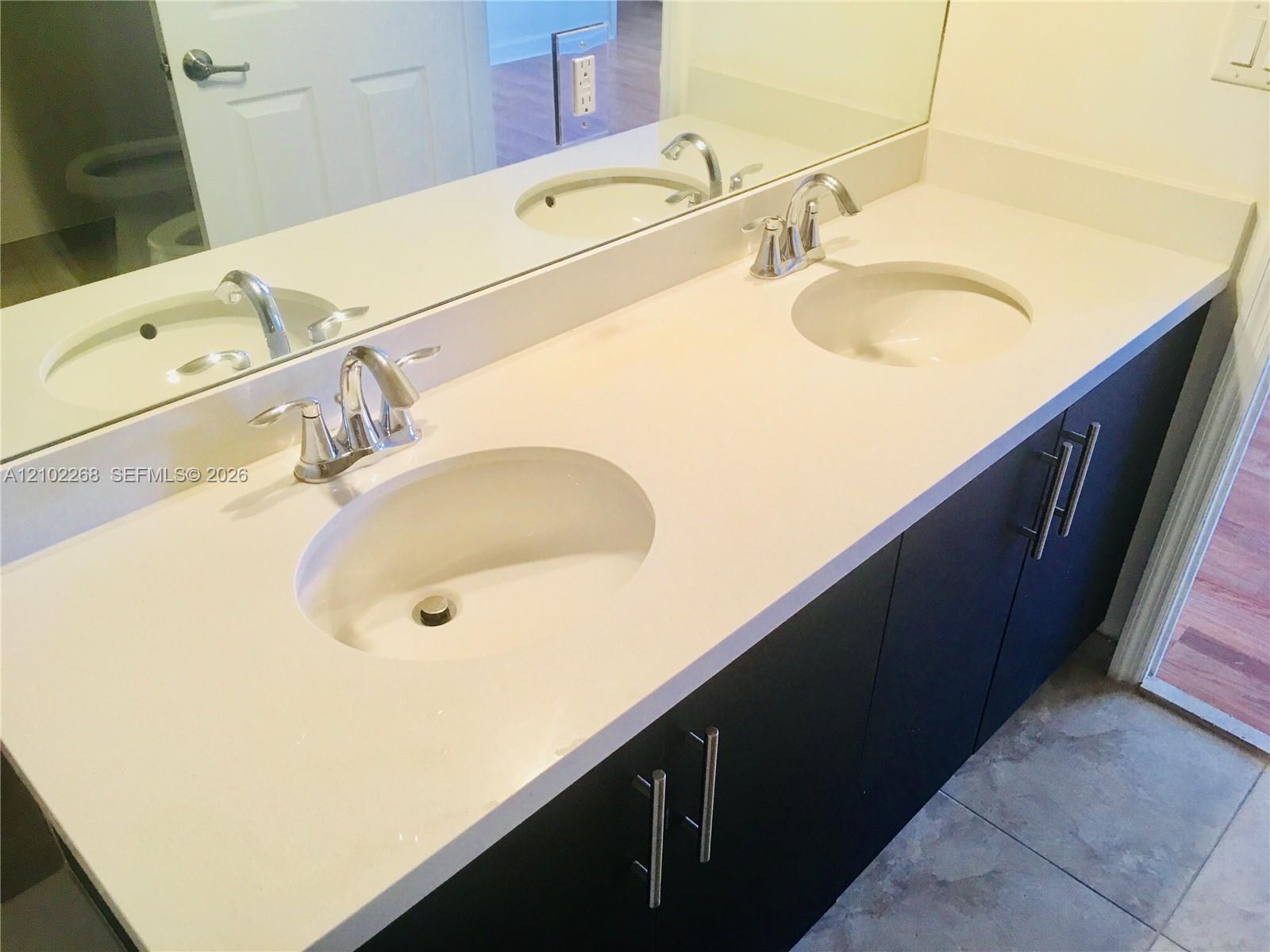 10310 NW 70th Terrace gallery image #20