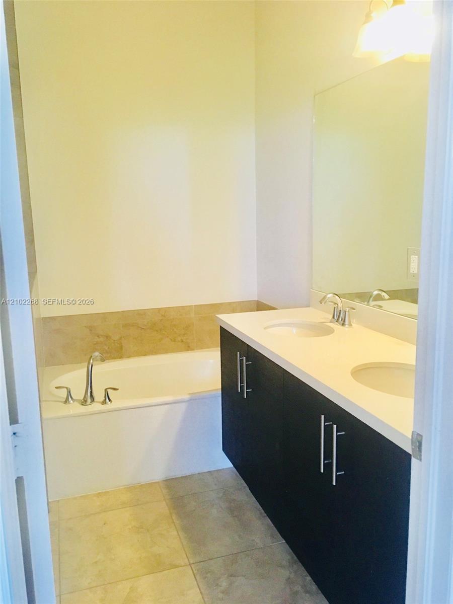 10310 NW 70th Terrace gallery image #21