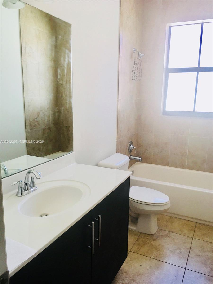 10310 NW 70th Terrace gallery image #27
