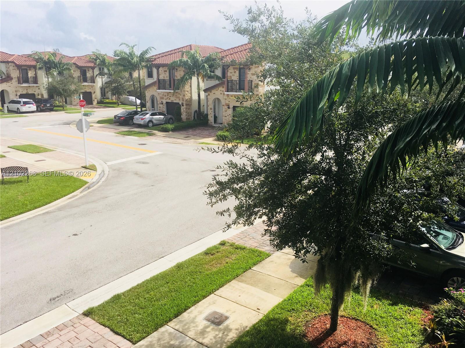 10310 NW 70th Terrace gallery image #33