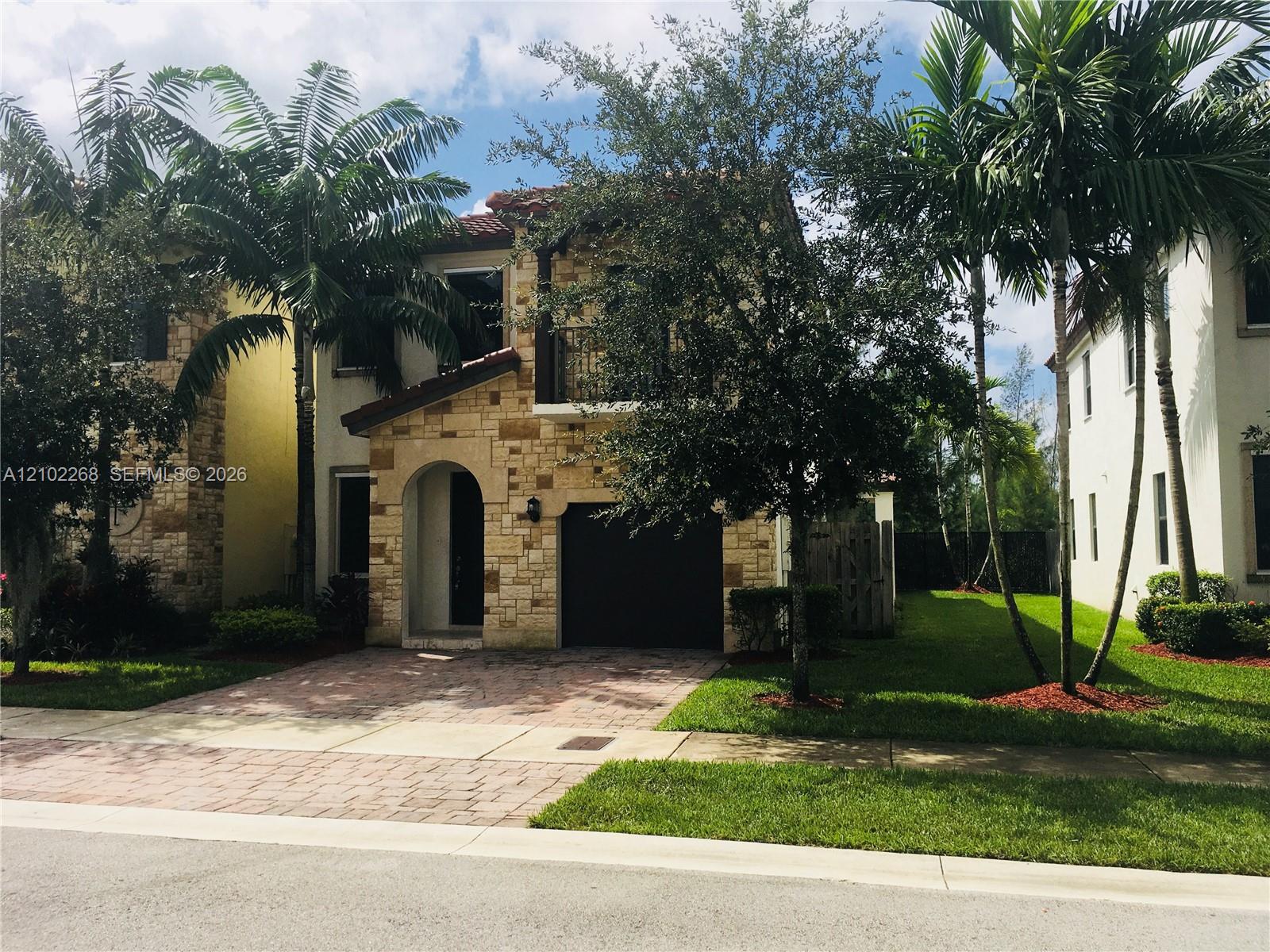 10310 NW 70th Terrace gallery image #4