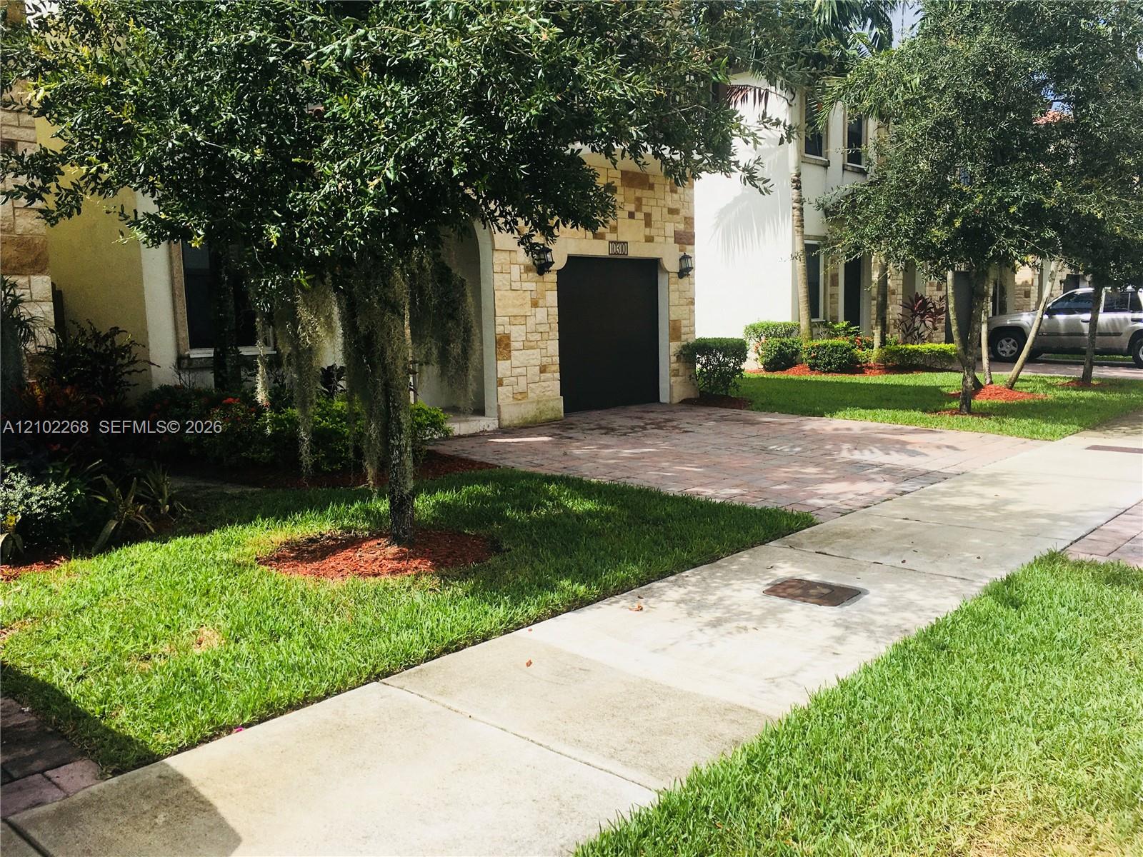 10310 NW 70th Terrace gallery image #5