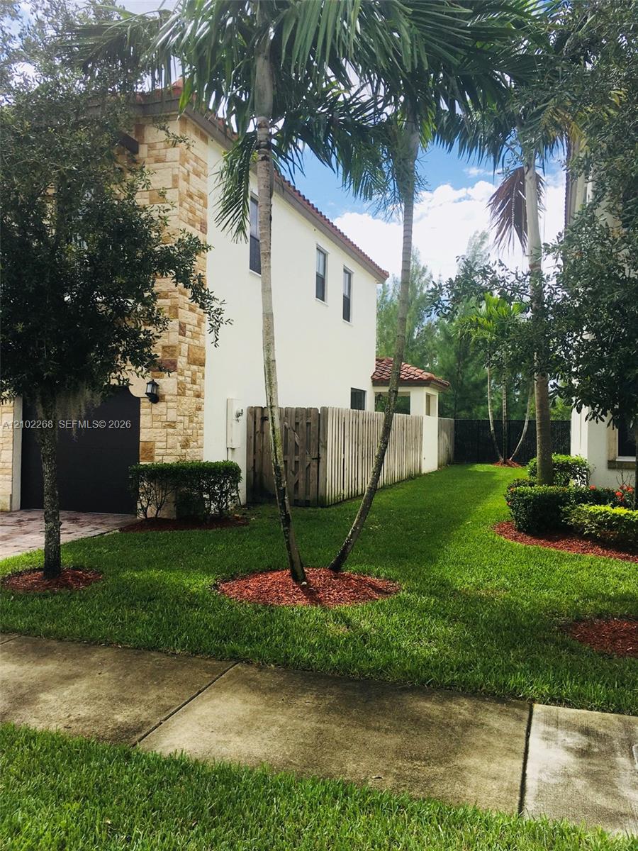 10310 NW 70th Terrace gallery image #6