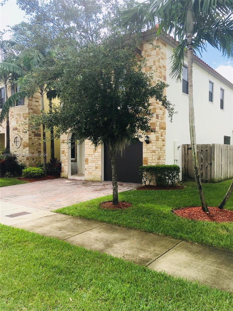 10310 NW 70th Terrace gallery image #8