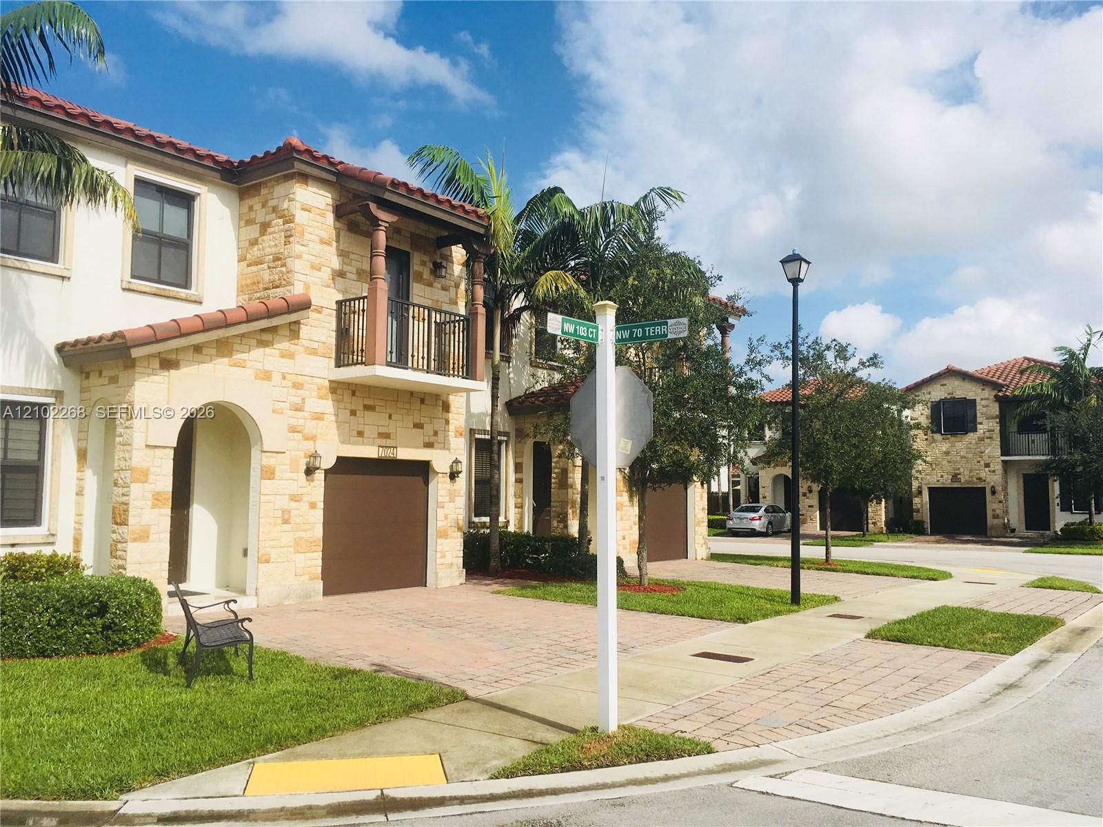 10310 NW 70th Terrace gallery image #9