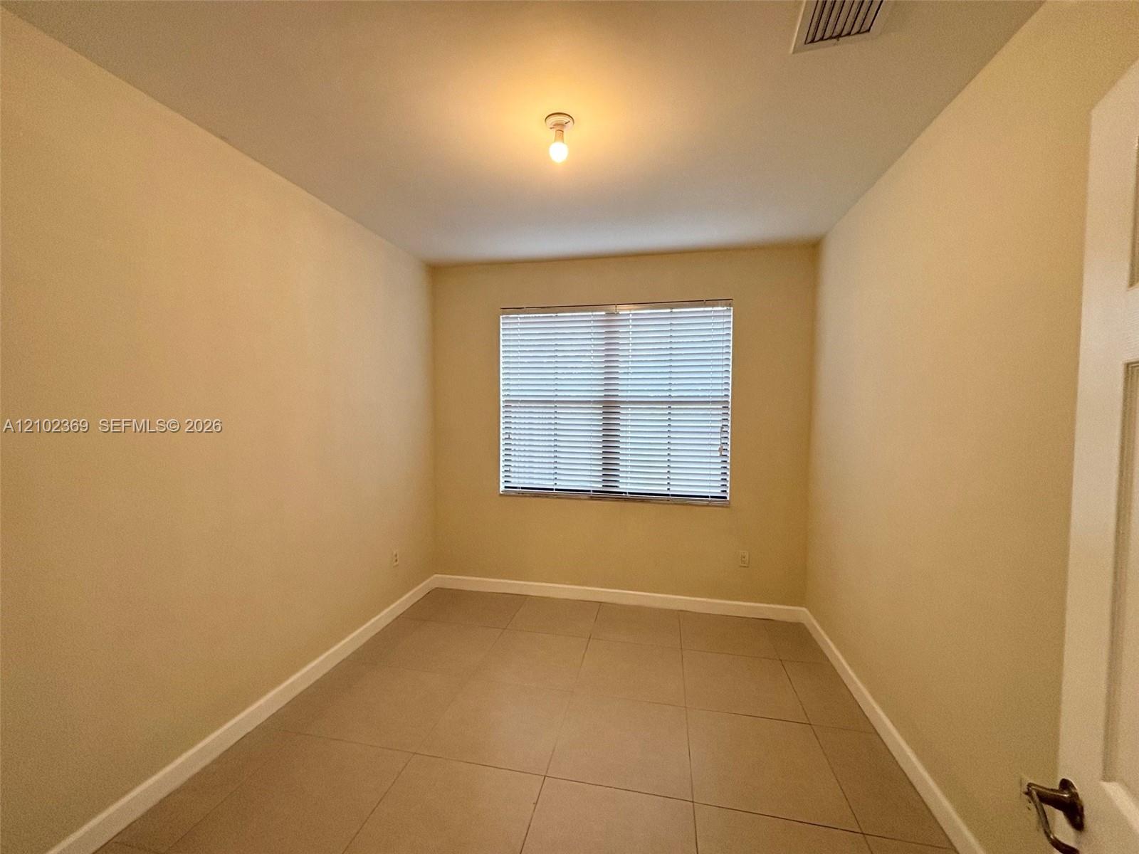 10445 NW 61 Lane gallery image #2