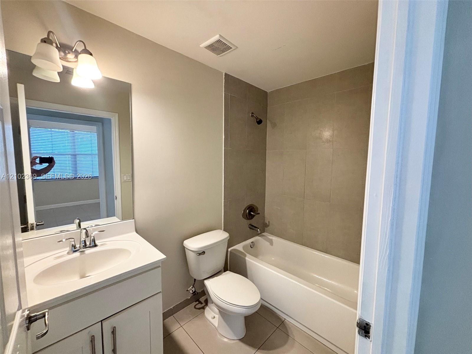 10445 NW 61 Lane gallery image #8