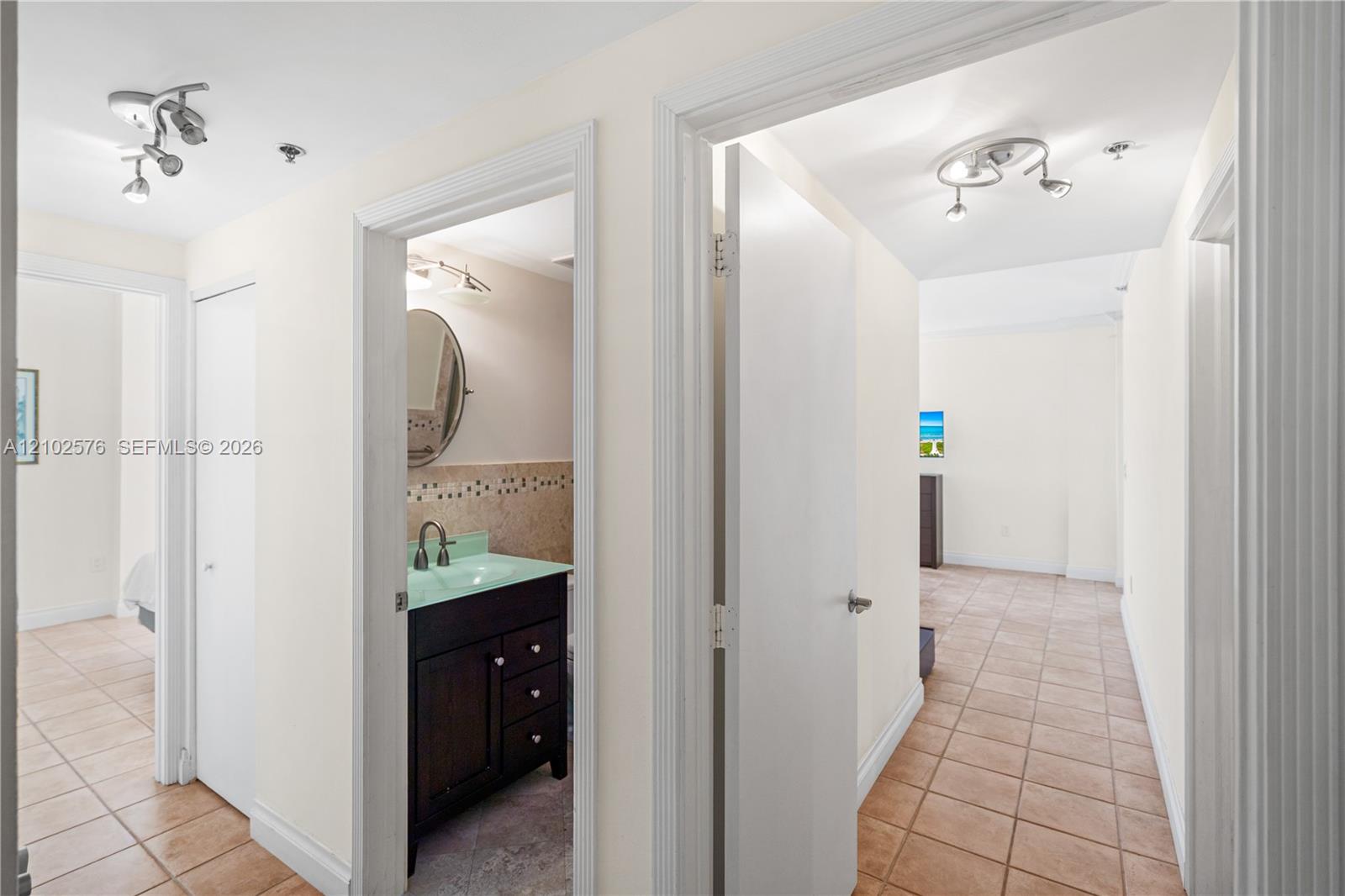 4201 Collins Avenue gallery image #46