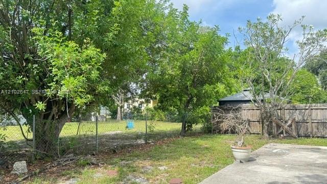 1100 NW 11th Place gallery image #11