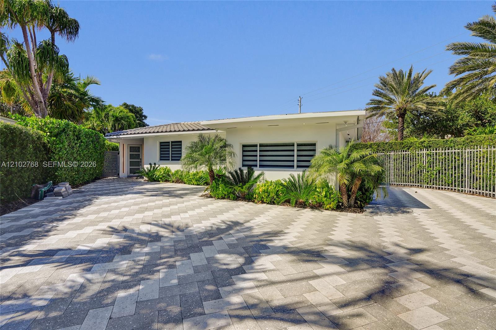 7640 Bayside Lane gallery image #2