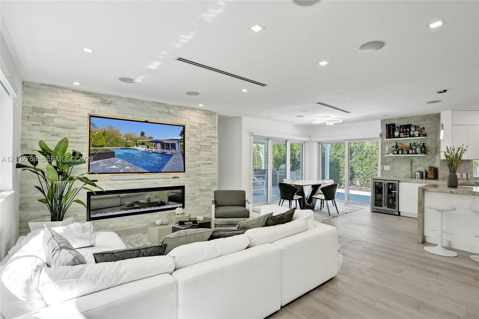 7640 Bayside Lane gallery image #3