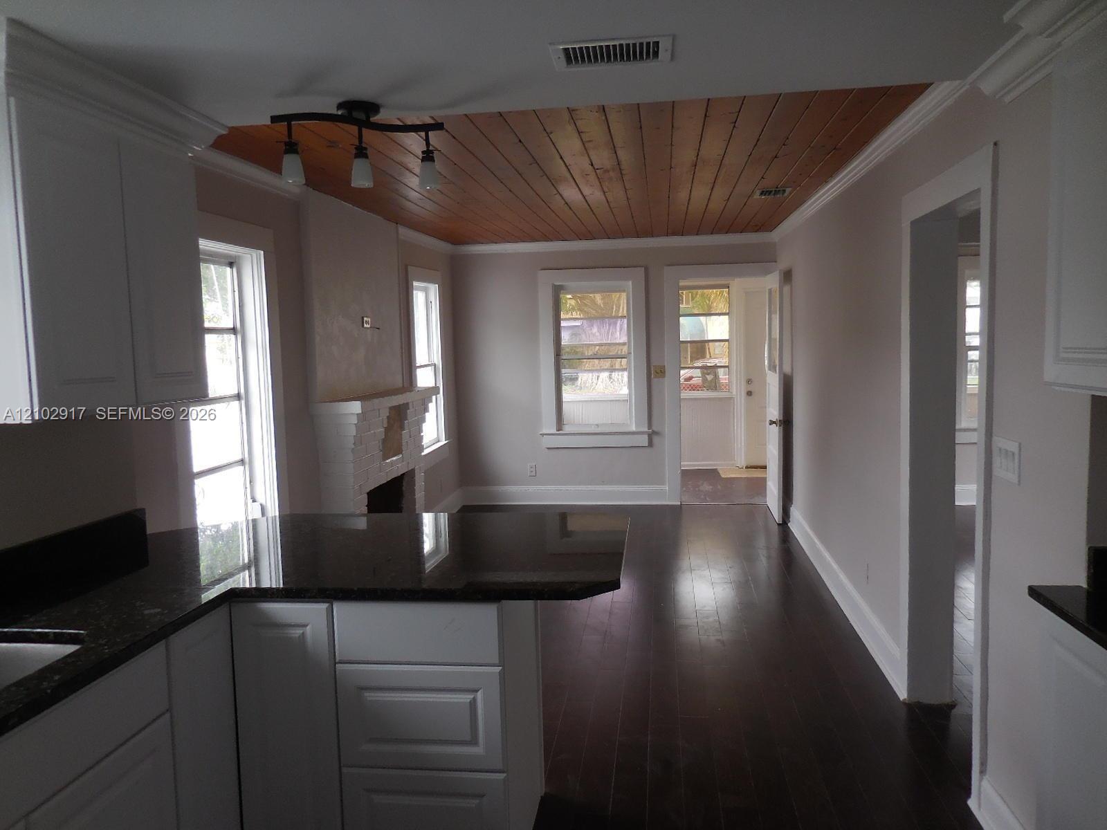 111 S B Street