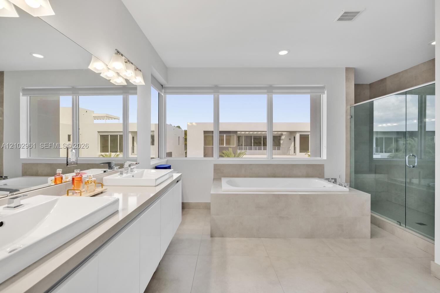 10250 NW 75th Terrace gallery image #12